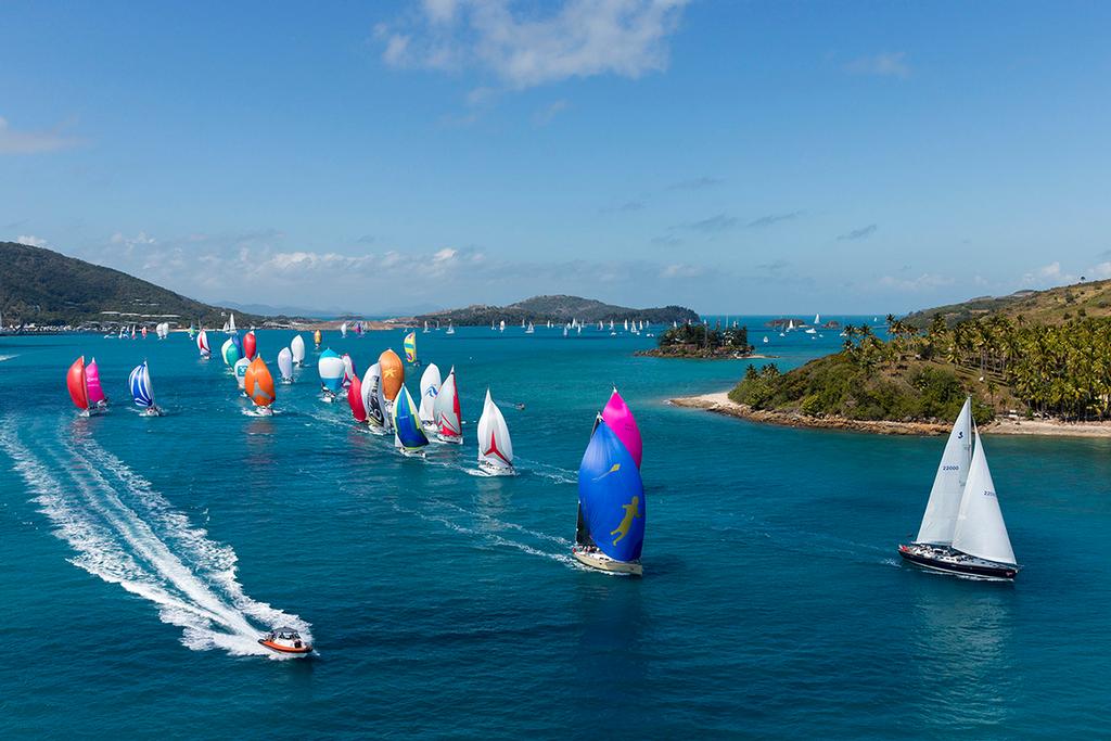 AHIRW 2015 - Fleet heads out of Dent Passage ©  Andrea Francolini Photography http://www.afrancolini.com/
